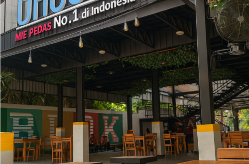 fasilitas lengkap mie gacoan buah batu